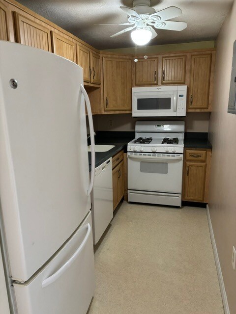 Building Photo - 16 Kenmar Dr