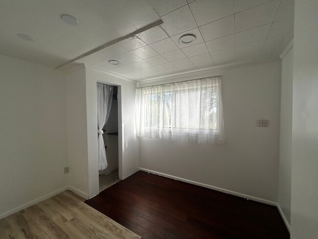 Building Photo - Price Reduced! Beautiful Home With Great S...