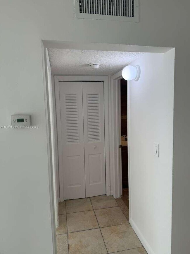 Building Photo - 6930 Miami Gardens Dr