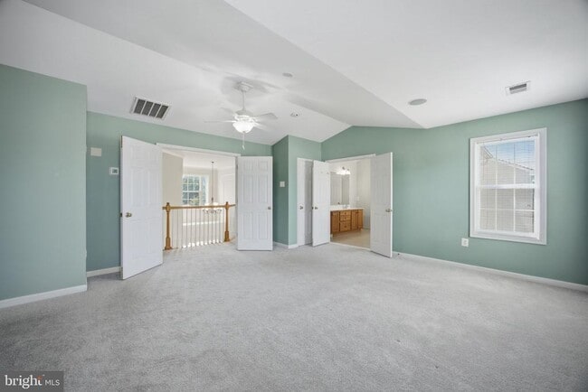 Building Photo - 20 Pinehurst Ln