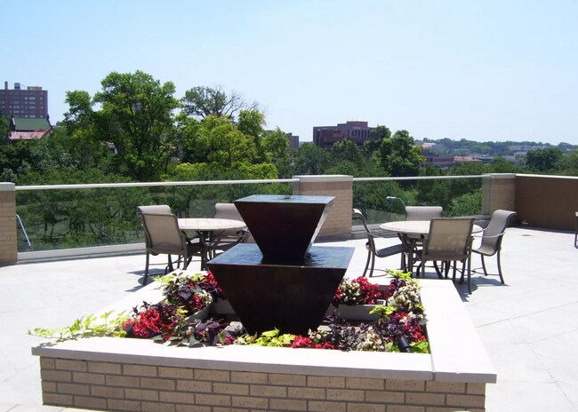 Building Photo - 4545 Wornall Rd