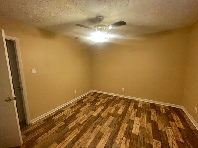 Building Photo - 917 Johnson St