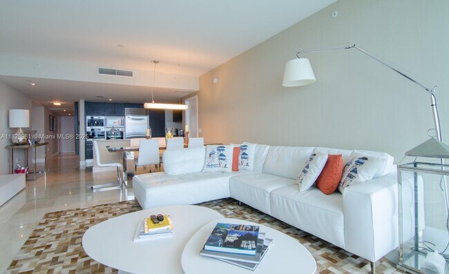 Building Photo - 17001 Collins Ave