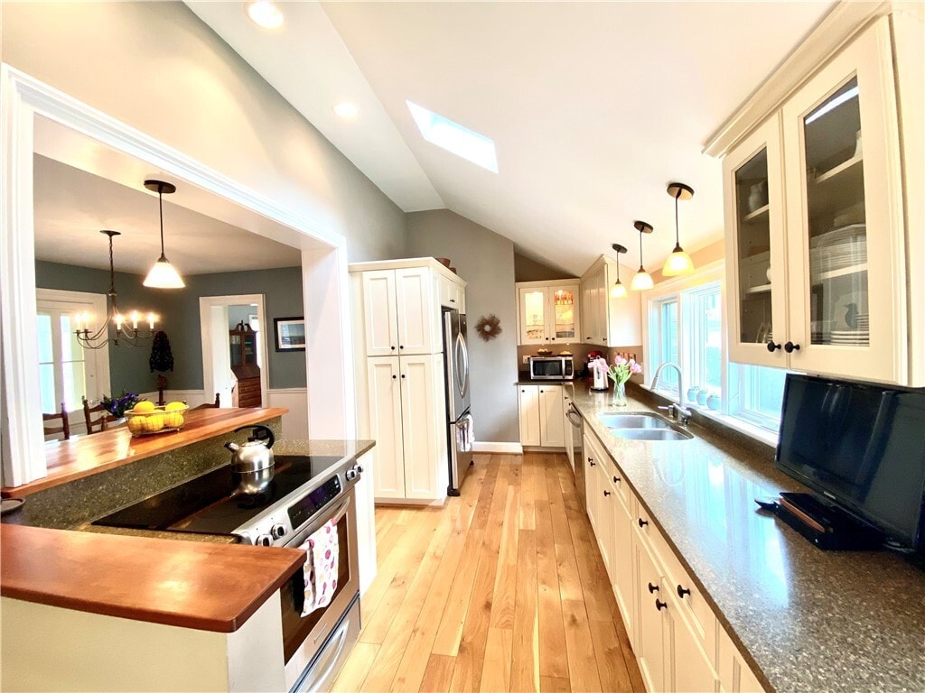 Kitchen - 164 S Main St