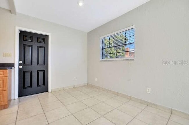 Building Photo - 816 E Frierson Ave