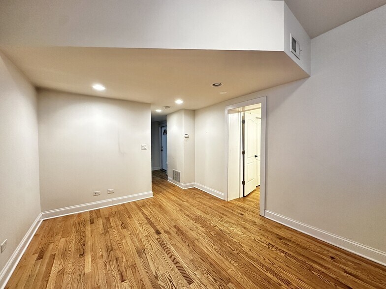 Building Photo - 4139 N Ashland Ave