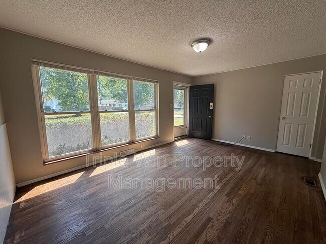 Building Photo - 675 Lilac Dr