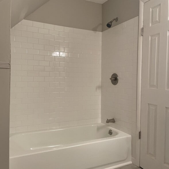 Building Photo - 105 Carlisle St