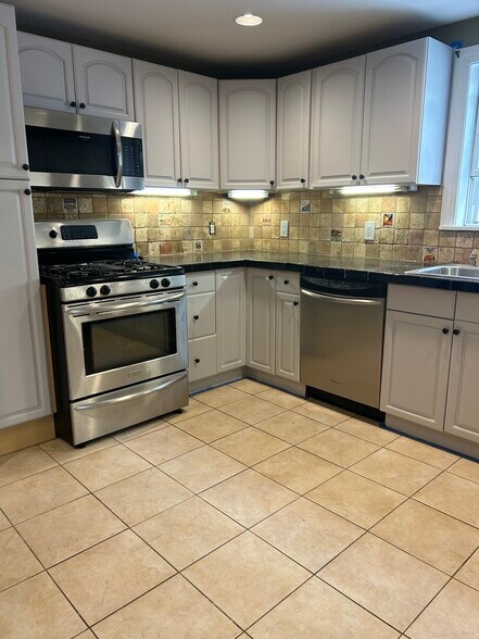 Building Photo - 178 Crescent Pl