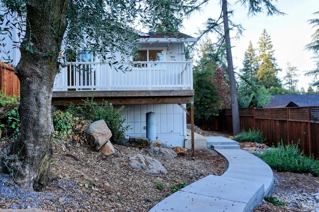 Building Photo - 604 Los Olivos Rd