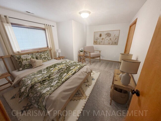 Building Photo - 4 BEDROOM, 2 BATH TOWN HOME, PET FRIENDLY, AMENITY FILLED, DOUBLE ATTACHED GARAGE!