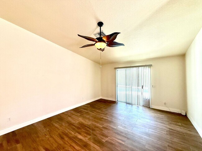 Building Photo - Landau Manor - FANTASTIC 4Br/2ba/3 car garage w/ POOL & SOLAR!