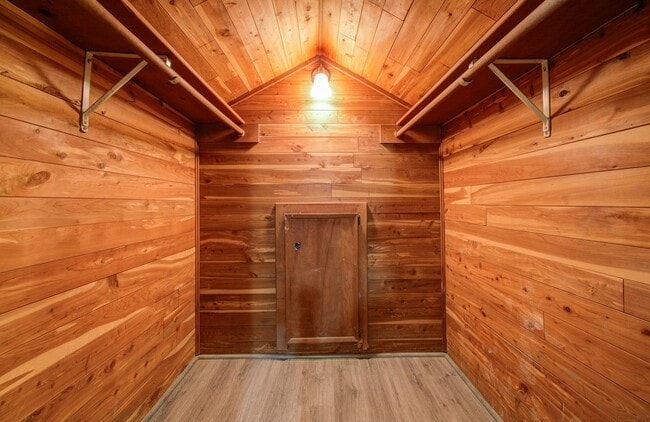 Building Photo - 591 River Plantation Dr