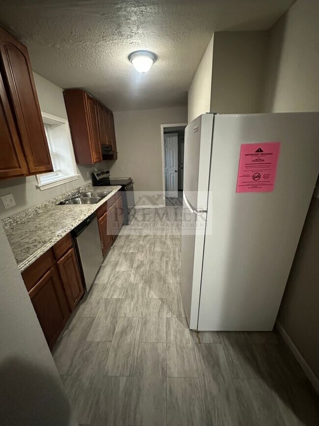 Building Photo - 2411 S Sterling Ave