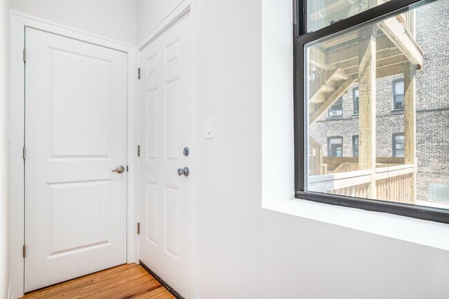 Building Photo - 5407 S Harper Ave