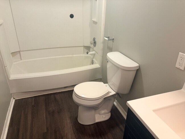 Building Photo - 868 Margaret St