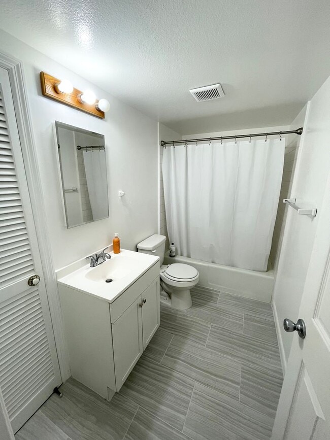 Building Photo - 3 bed, 2 bath w/ 2 parking stalls at Aikahi Gardens!