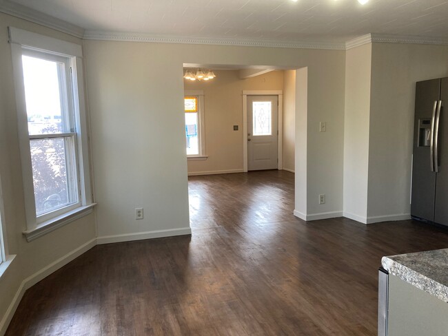 Bay Window Dining Area - 213 Lake Ave W