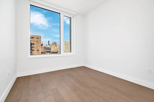 Building Photo - 200 E 23rd St
