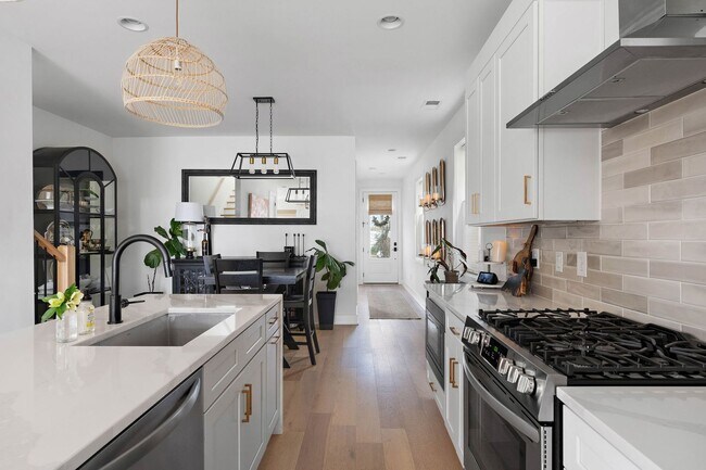 Building Photo - Stylish East Nashville Home with Open Layo...