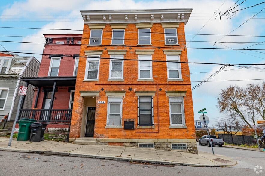 Building Photo - 2162 Stratford Ave