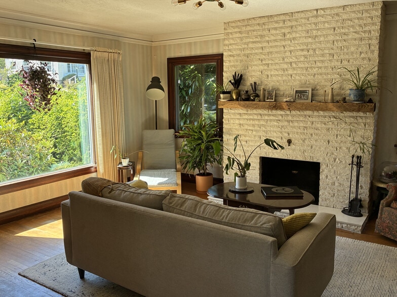 Building Photo - 834 SE 72nd Ave