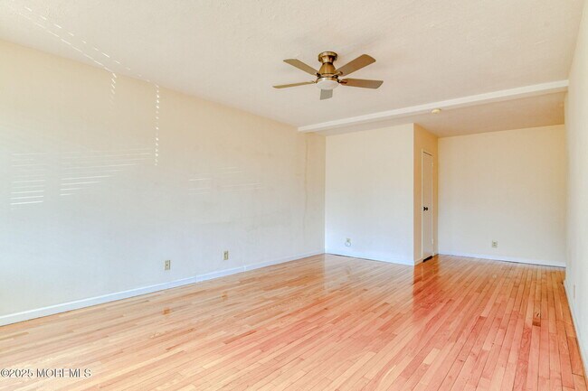 Building Photo - 510 Deal Lake Dr