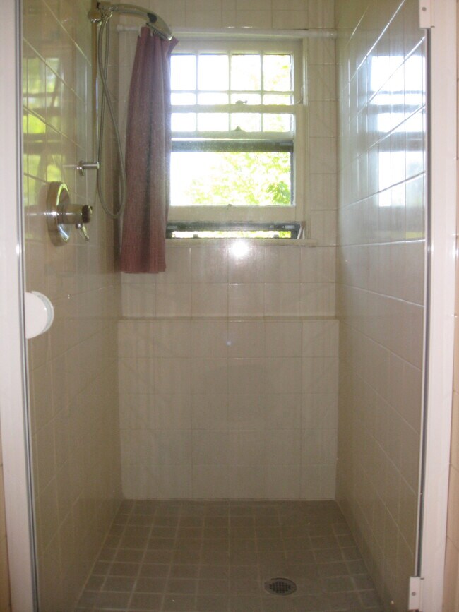 Building Photo - 1332 SE 44th Ave