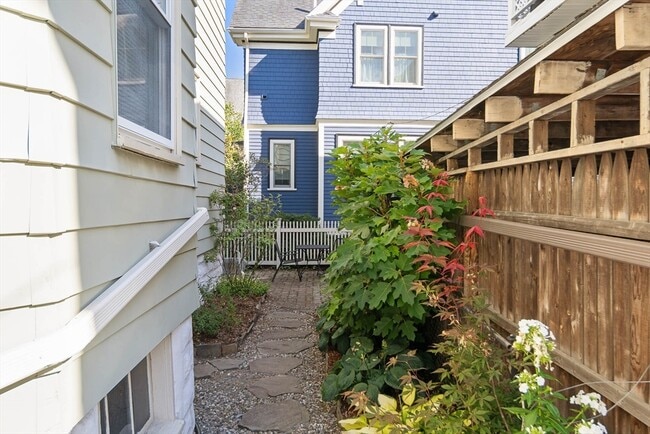 Building Photo - 43 Palmer St