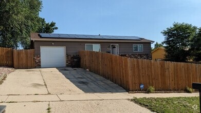 Building Photo - 5 BED/2 BATH RANCH HOME W/FINISHED BASEMEN...
