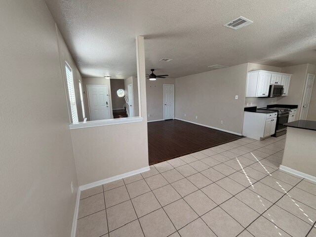 Building Photo - 2602 Shark Cir