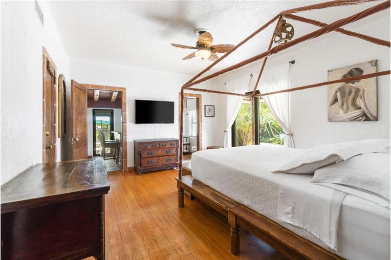 Building Photo - 400 33rd St