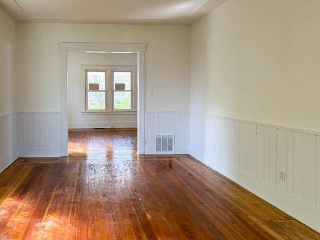 Building Photo - 336 W 29th St