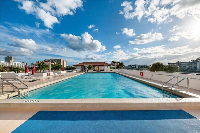 Building Photo - 290 174th St St