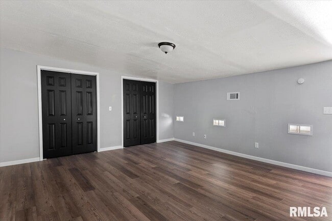 Building Photo - 201 E Main St