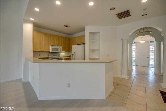 Building Photo - 15250 Riverbend Blvd