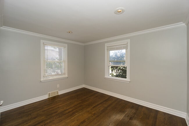 Building Photo - 3002 32nd Ave W
