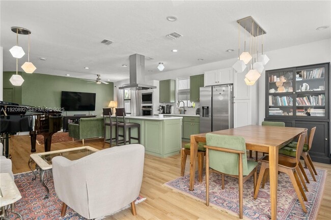 Building Photo - 1023 NW 100th Ave