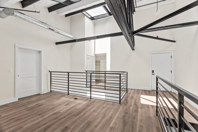 Building Photo - 1453 Maple Ave