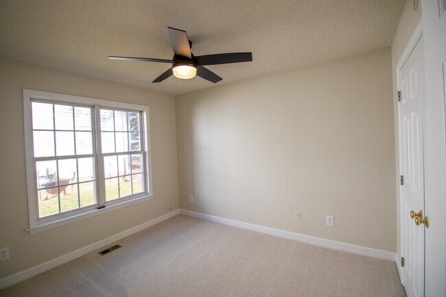 Building Photo - 223 Gregory Dr
