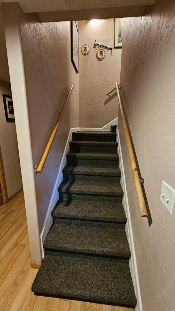 Building Photo - Losleben- House with large yard fully furnished Available Nov 1st - May 31st