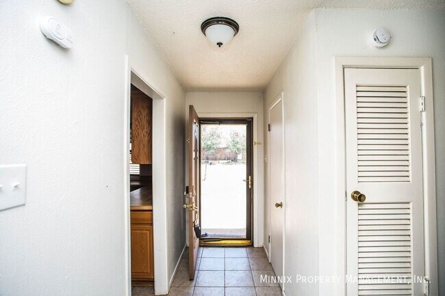Building Photo - 4628 Kemper St