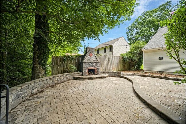 Building Photo - 1044 Commodore Dr