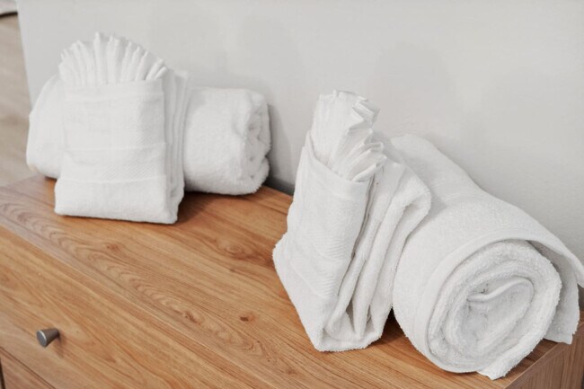 Building Photo - 2922 Elm St