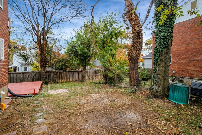 Building Photo - 2238 Farrington Ave