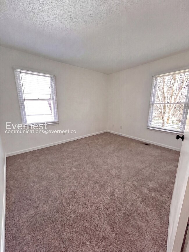 Building Photo - 3101 Amidon Dr