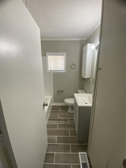 Building Photo - 294 W Burdock Ave