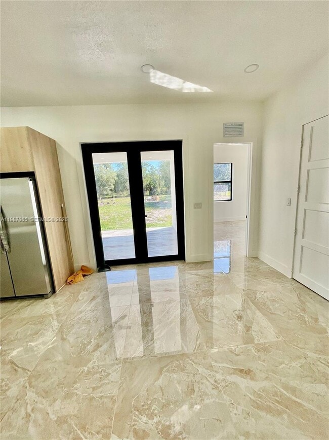 Building Photo - 435 N Quebrada St