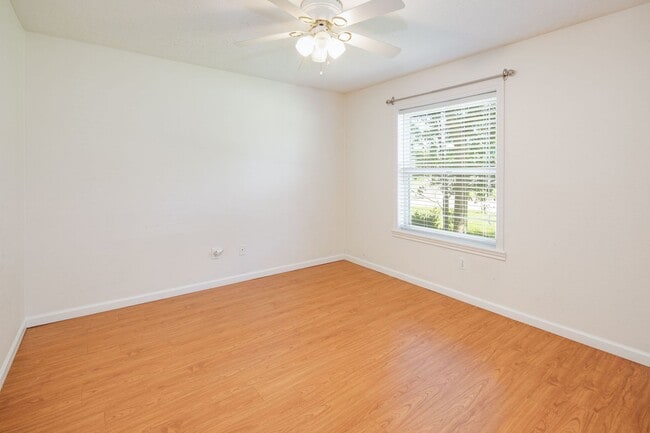 Building Photo - AUGUST PRE-LEASE!  Spacious 3 Bedroom 2 Bathroom House on Corner Lot