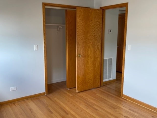 Building Photo - 4570 N Narragansett Ave